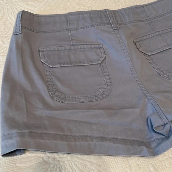 Old Navy Perfect 3.5” Shorts Gray Pockets Cotton Spandex Sexy EUC Split Side Hem - Picture 3 of 6